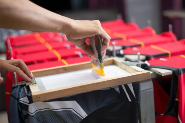 Heat Transfer vs Screen Printing: Which is Better for Your Custom Apparel?