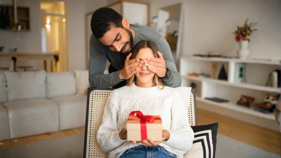 10 Romantic Gift Ideas for Your Girlfriend